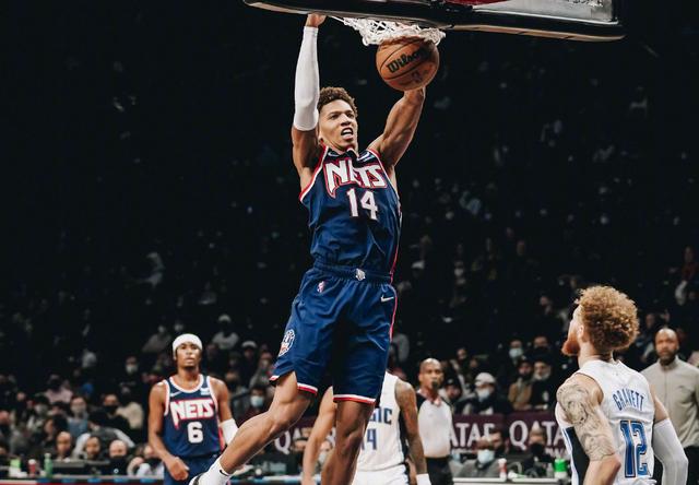 爱游戏新游榜单篮网球员公开质疑裁判判罚尺度，引争议，由于深圳.