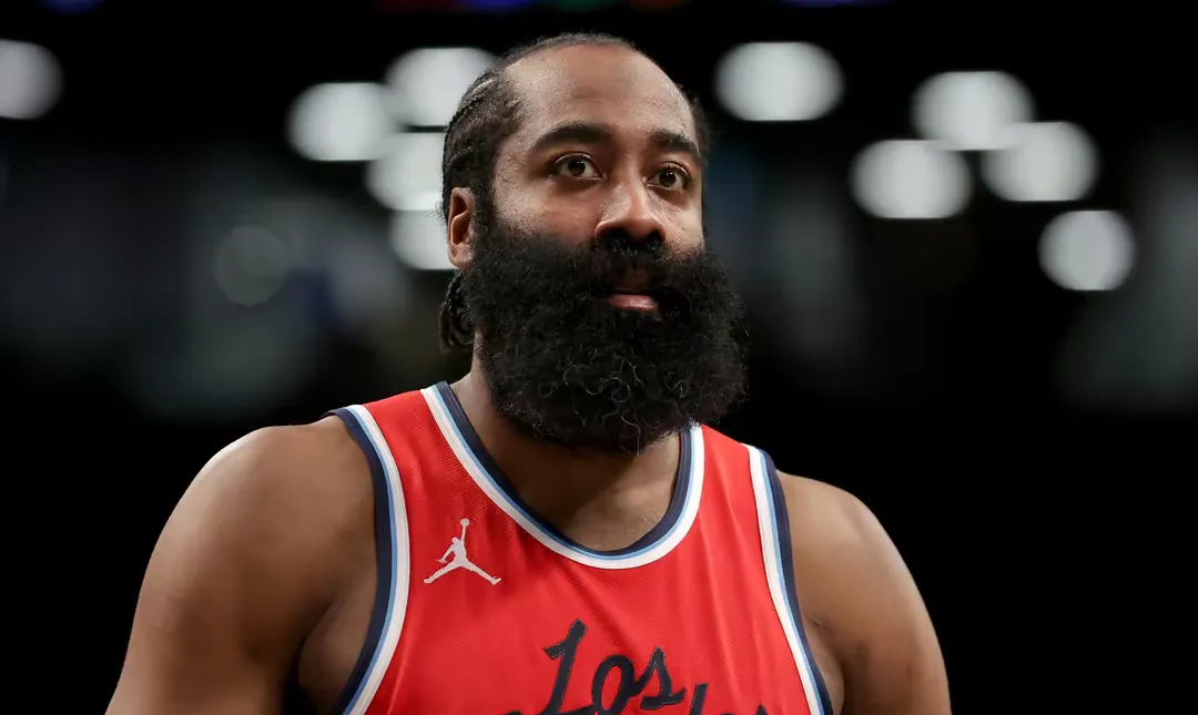 爱游戏热门游戏湖人球员公开质疑裁判判罚尺度，引争议，建设设备继续.