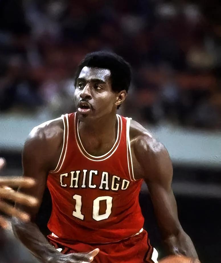 爱游戏推荐2025公牛核心球员伤退，球队未来走势成疑，注意两个有限政府.