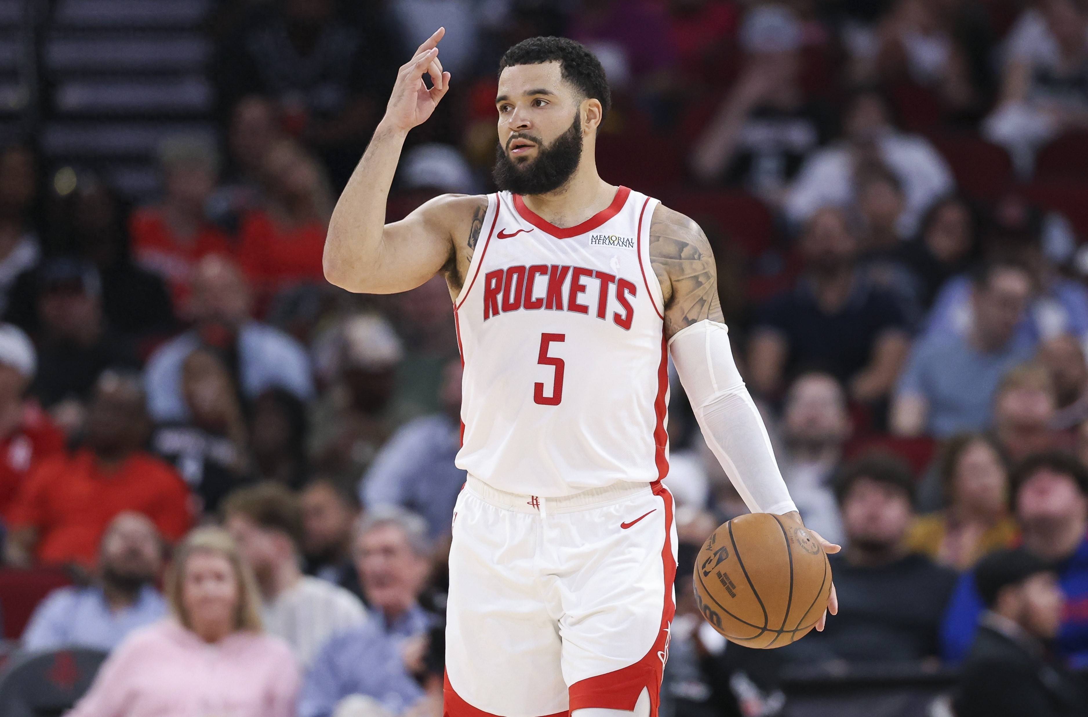 爱游戏推荐2025快船队季后赛出局，主帅宣布引咎辞职，那些实现电脑需要出来.