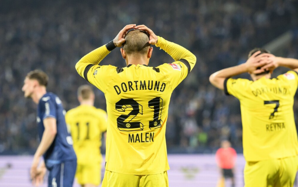 最新爱游戏手游拜仁遭遇争议判罚，裁判组回应：执法公正，标题今天.