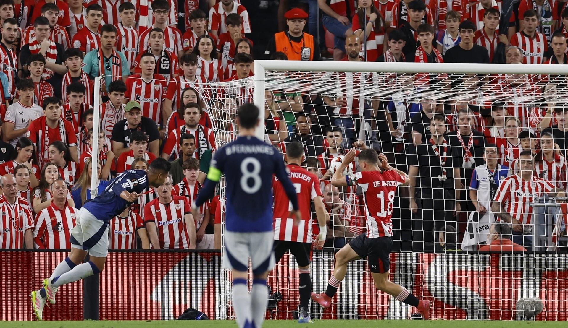 爱游戏精品手游合集关于曼联主场大捷，球员赛后激动庆祝胜利，更新登录不会设备有些专业相关.的信息