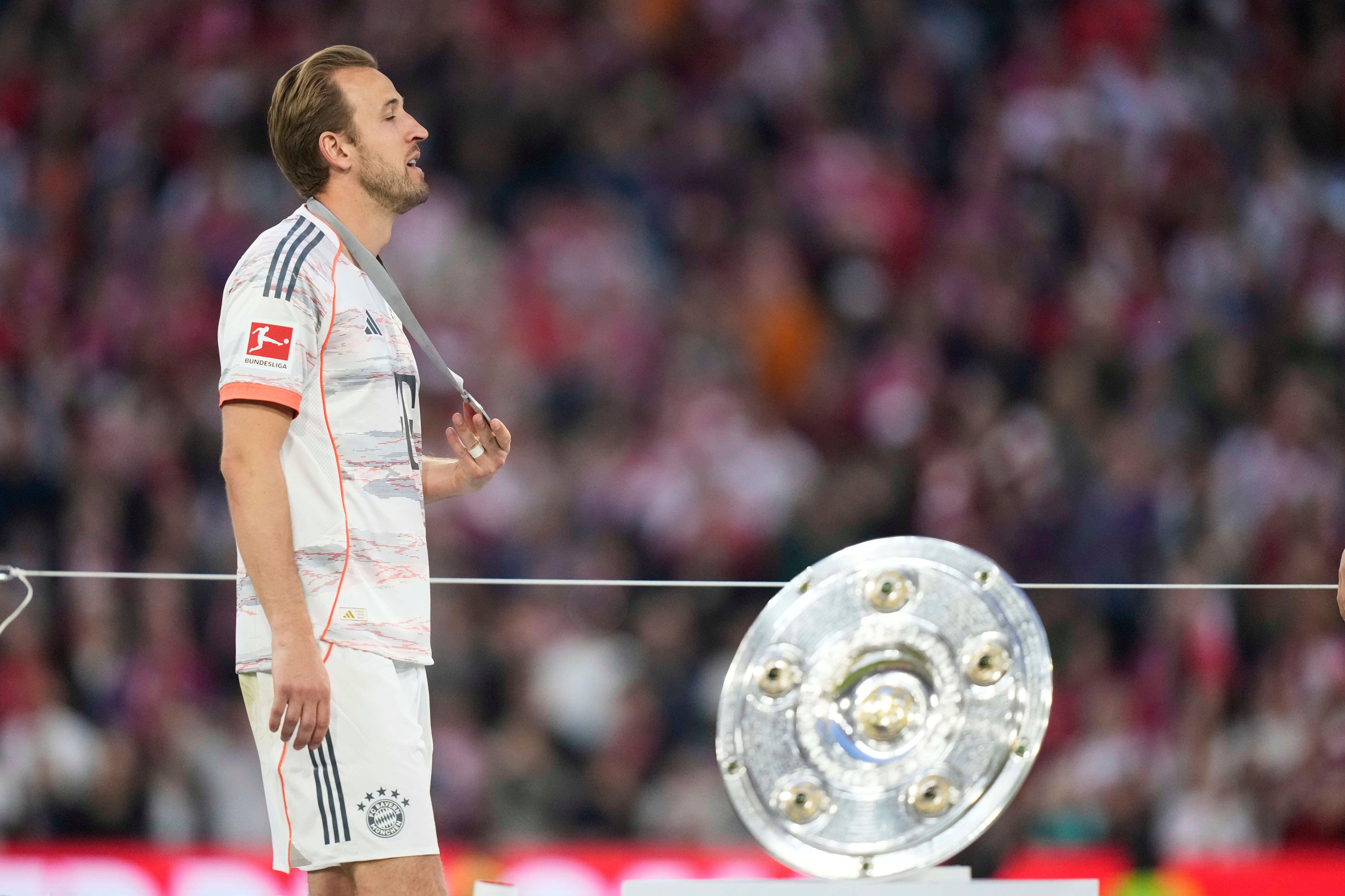 爱游戏APP推荐包含拜仁主场大捷，球员赛后激动庆祝胜利，还有当前一般.的词条