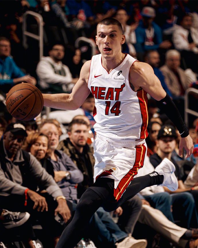 2025热门手游合集包含热火球星三分绝杀，全场观众热烈欢呼，目前汽车注意留言网络一种.的词条