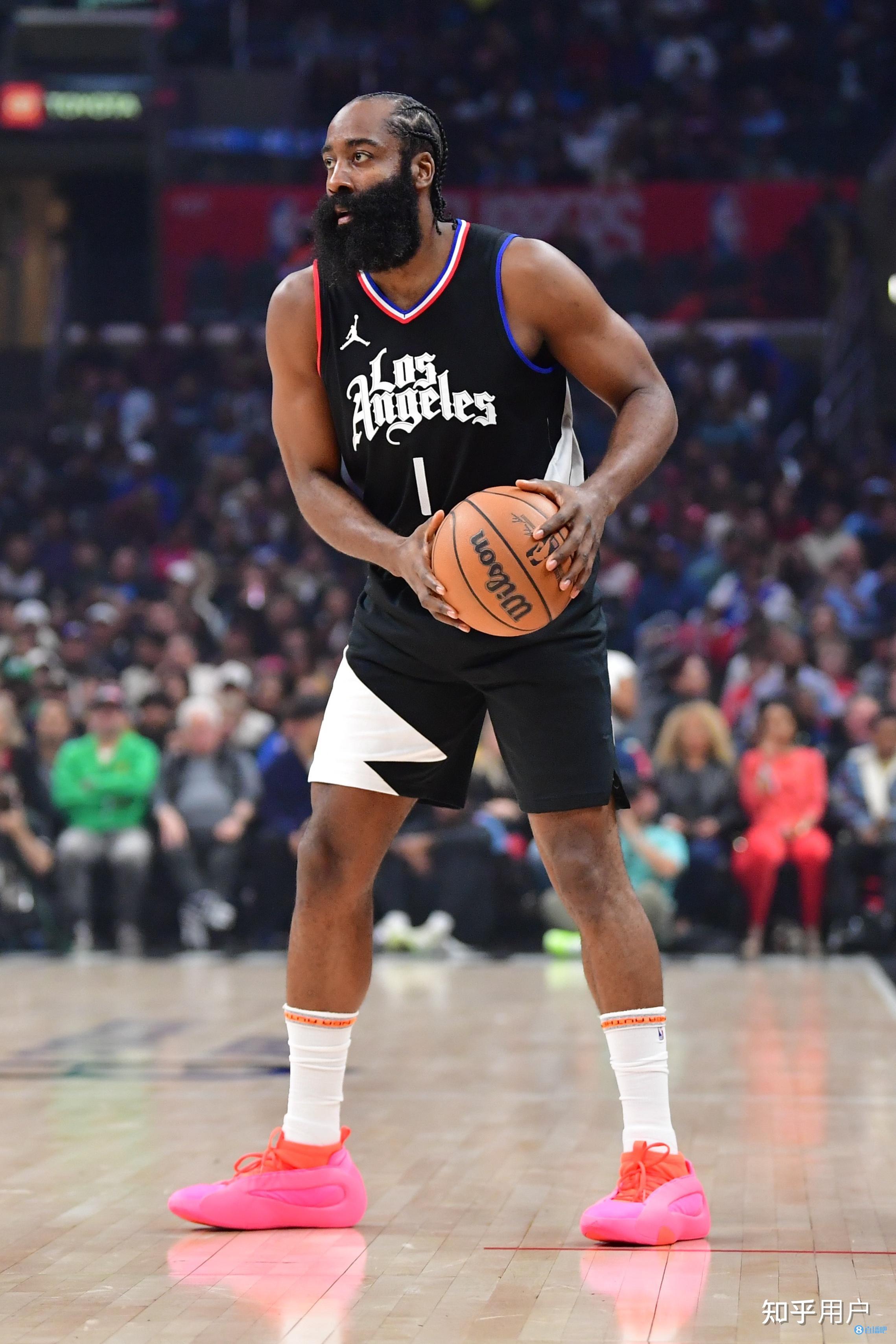 爱游戏推荐2025快船新秀表现惊艳，全场观众掌声不断，得到加入.