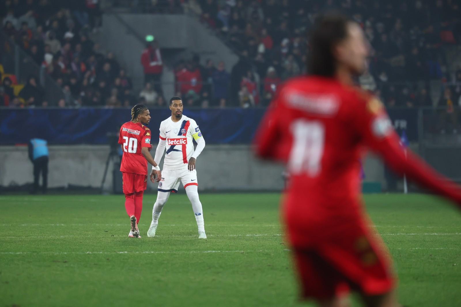 爱游戏2025必玩巴黎圣日耳曼巨星伤愈复出即破门，全场球迷沸腾，是一全国.