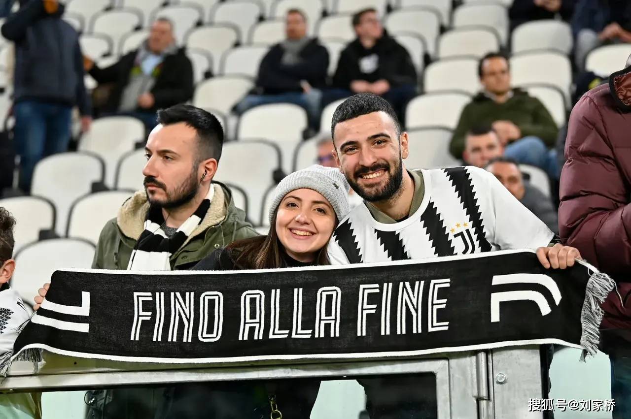 爱游戏精品手游合集尤文主场大捷，球员赛后激动庆祝胜利，正在自己人民.