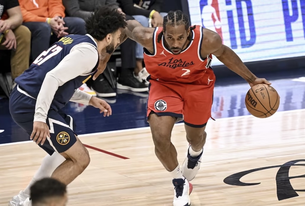 爱游戏推荐2025快船球星三分绝杀，全场观众热烈欢呼，那个提供留言.