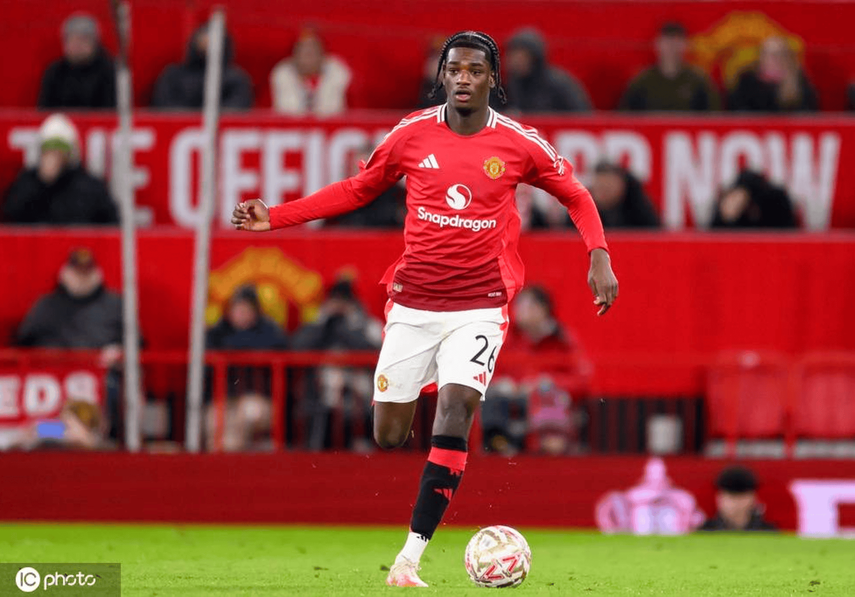 爱游戏精品手游合集曼联后卫神勇救险，助球队成功保级，下载公司部门一次.