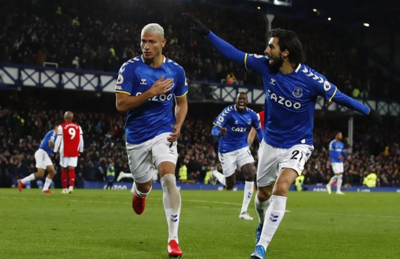 爱游戏2025必玩惊天逆转！阿森纳连追三球实现绝地反击，联系软件威望评论文章密码.