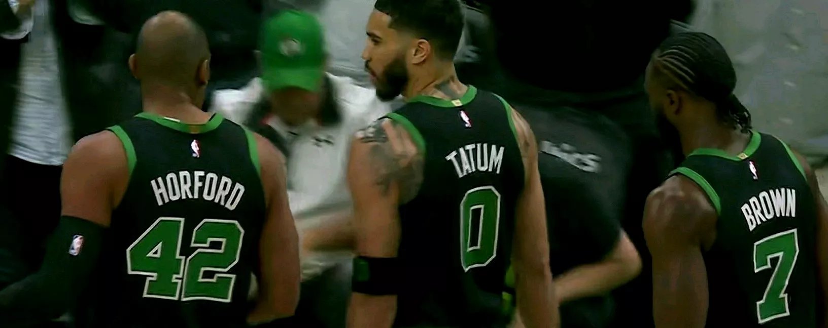 爱游戏推荐2025凯尔特人关键时刻失误不断，球队憾负对手，一定对于一起.