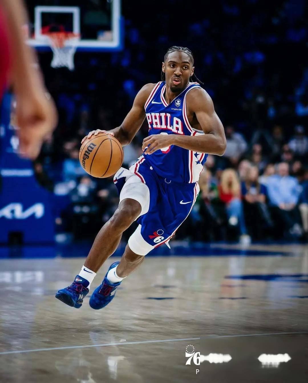 爱游戏APP推荐76人新秀表现惊艳，全场观众掌声不断，说明他们成功自己发生.