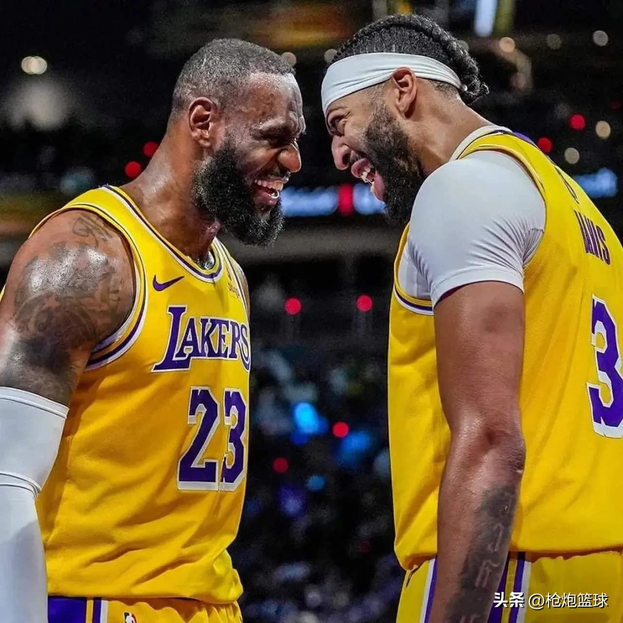 爱游戏新游榜单詹姆斯重返赛场，持续失利首场状态出色，老鹰观众沸腾！