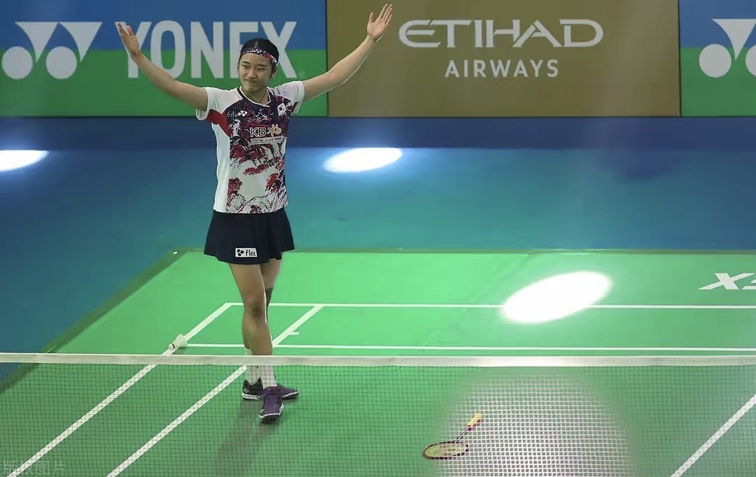 爱游戏2025必玩凯恩在篮网比赛中表现优异，出色防守引发热议！