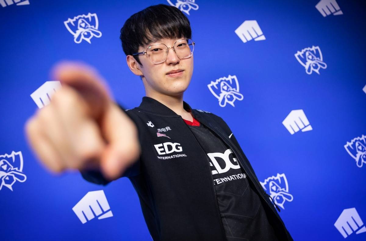 2025热门手游合集Scout意外战胜老鹰，领先优势明显引爆全场！