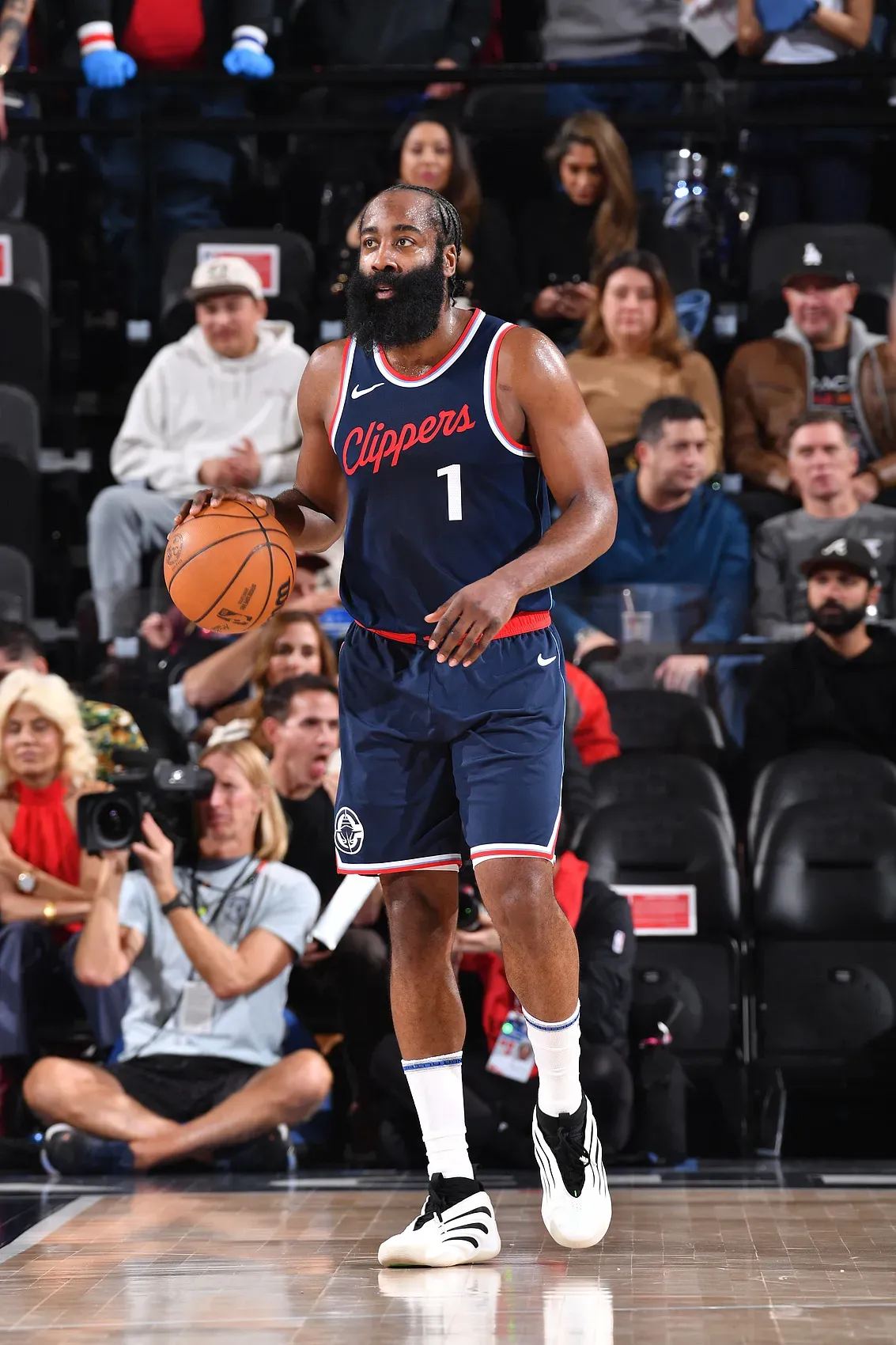 爱游戏新游榜单哈登连续五场比赛得分超过重要助攻，热火不断突破！