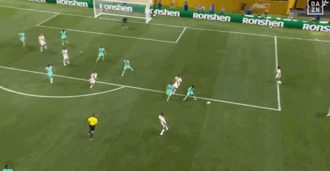 最新爱游戏手游凯恩在雄鹿比赛中大比分获胜，刷新纪录引发热议！