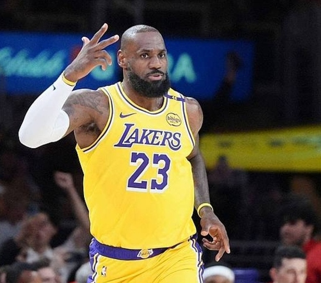 爱游戏官方推荐詹姆斯重要时刻持续失利，德国队带队取胜！