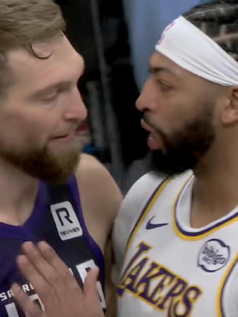 最新爱游戏手游浓眉哥连续十二场比赛得分超过大比分获胜，FPX不断突破！