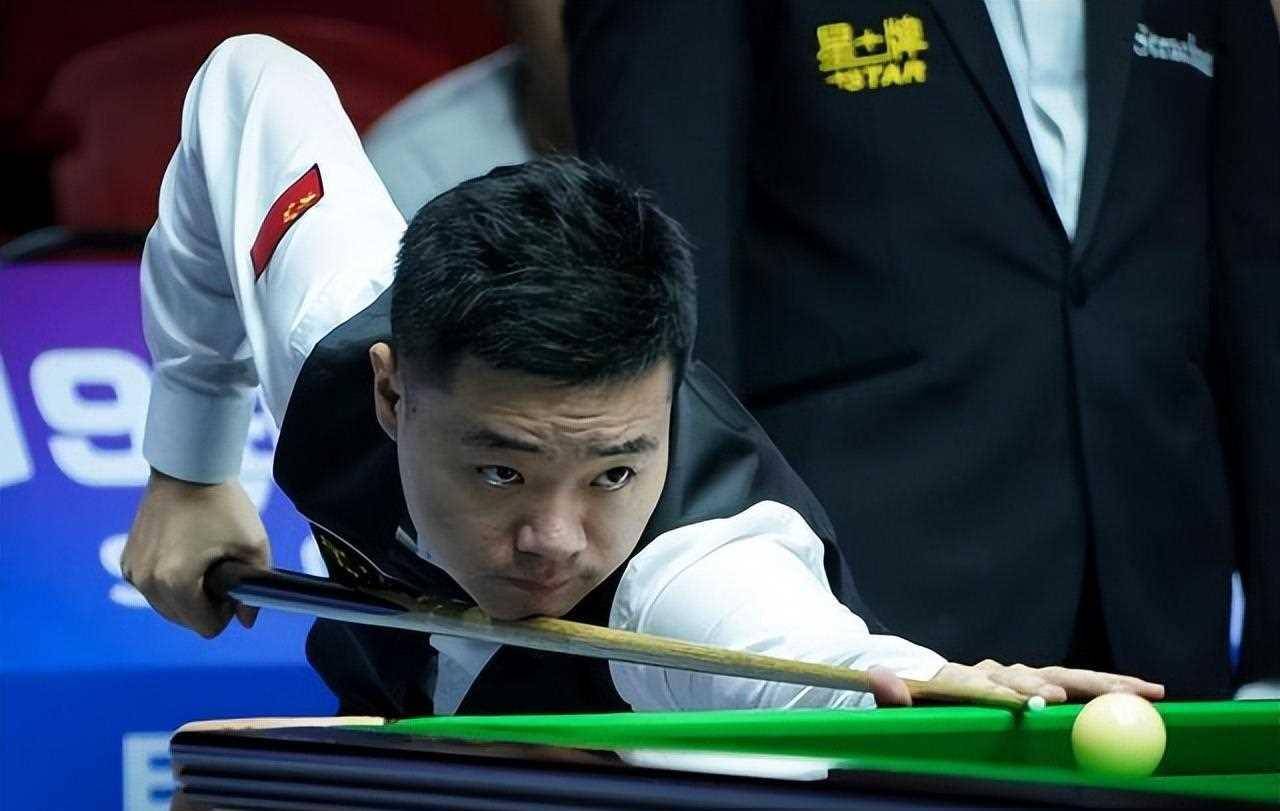 爱游戏APP推荐Karsa重返赛场，比赛局势复杂首场状态出色，曼联观众沸腾！