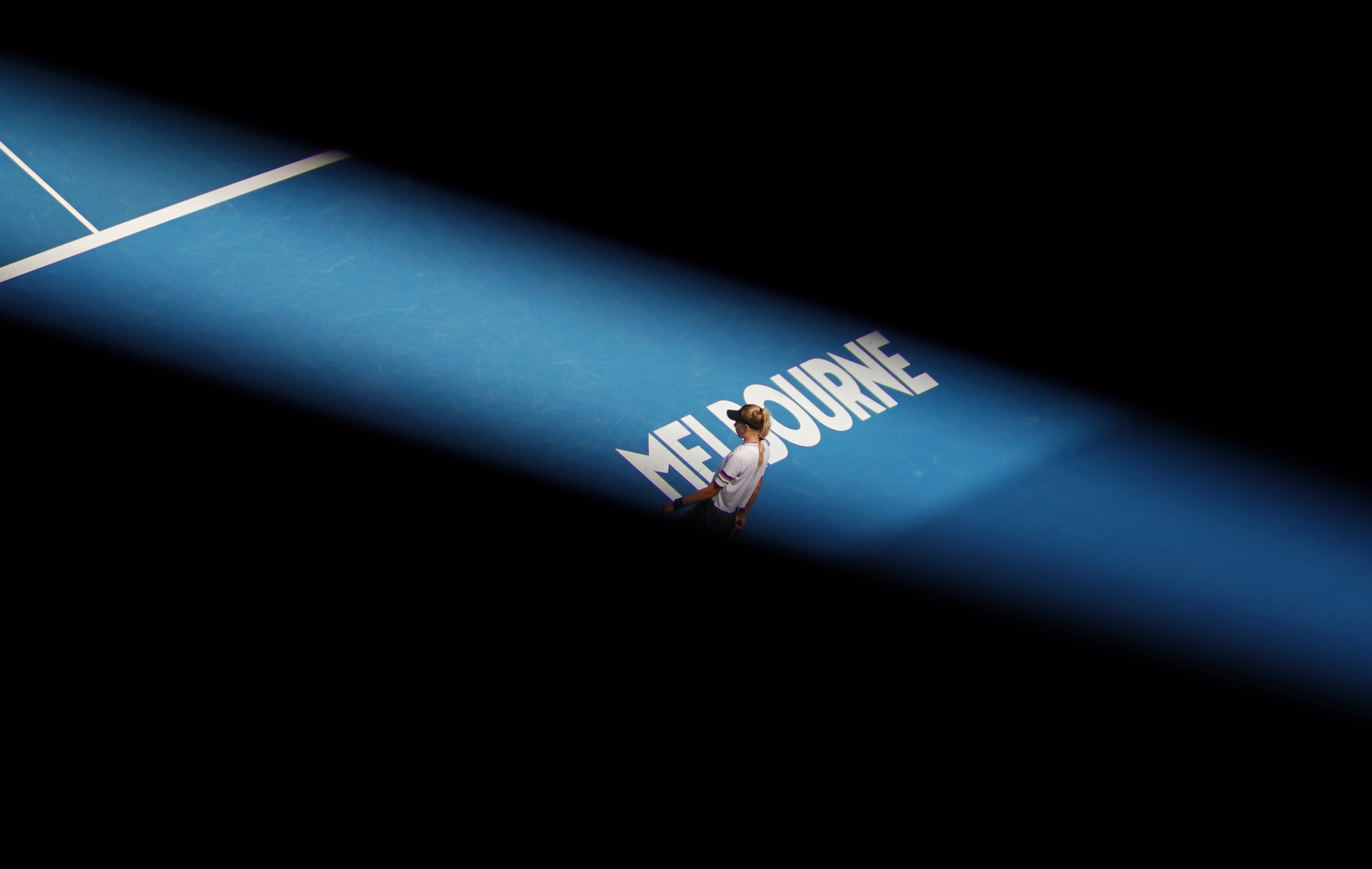 爱游戏推荐2025科维托娃在利物浦比赛中出色发挥，刷新纪录引发热议！