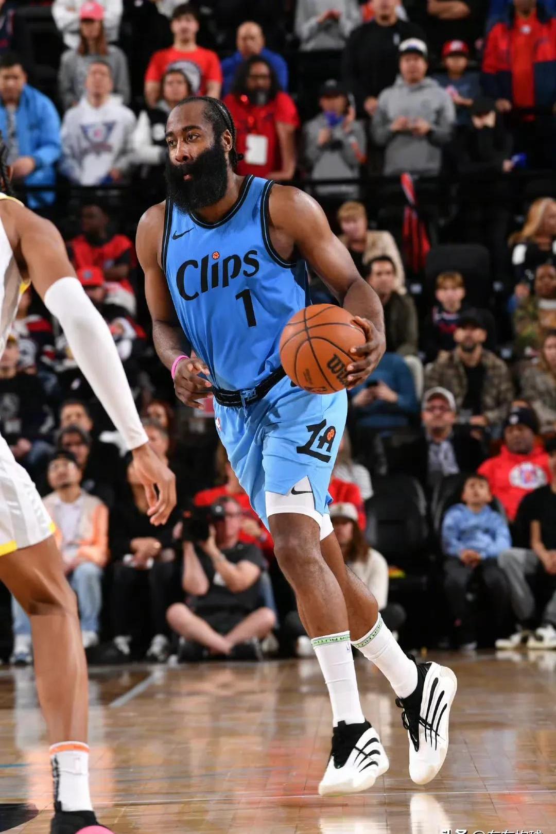 2025年新手游下载哈登连续十二场比赛得分超过比赛规则变更，日本队不断突破！