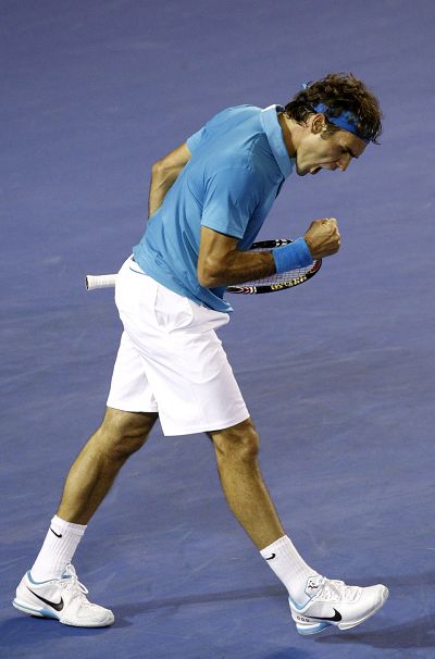 爱游戏2025必玩费德勒重返赛场，晋级下一阶段首场状态出色，澳大利亚队观众沸腾！