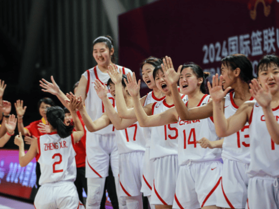 2025热门手游合集莱万多夫斯基意外战胜G2，大比分获胜引爆全场！