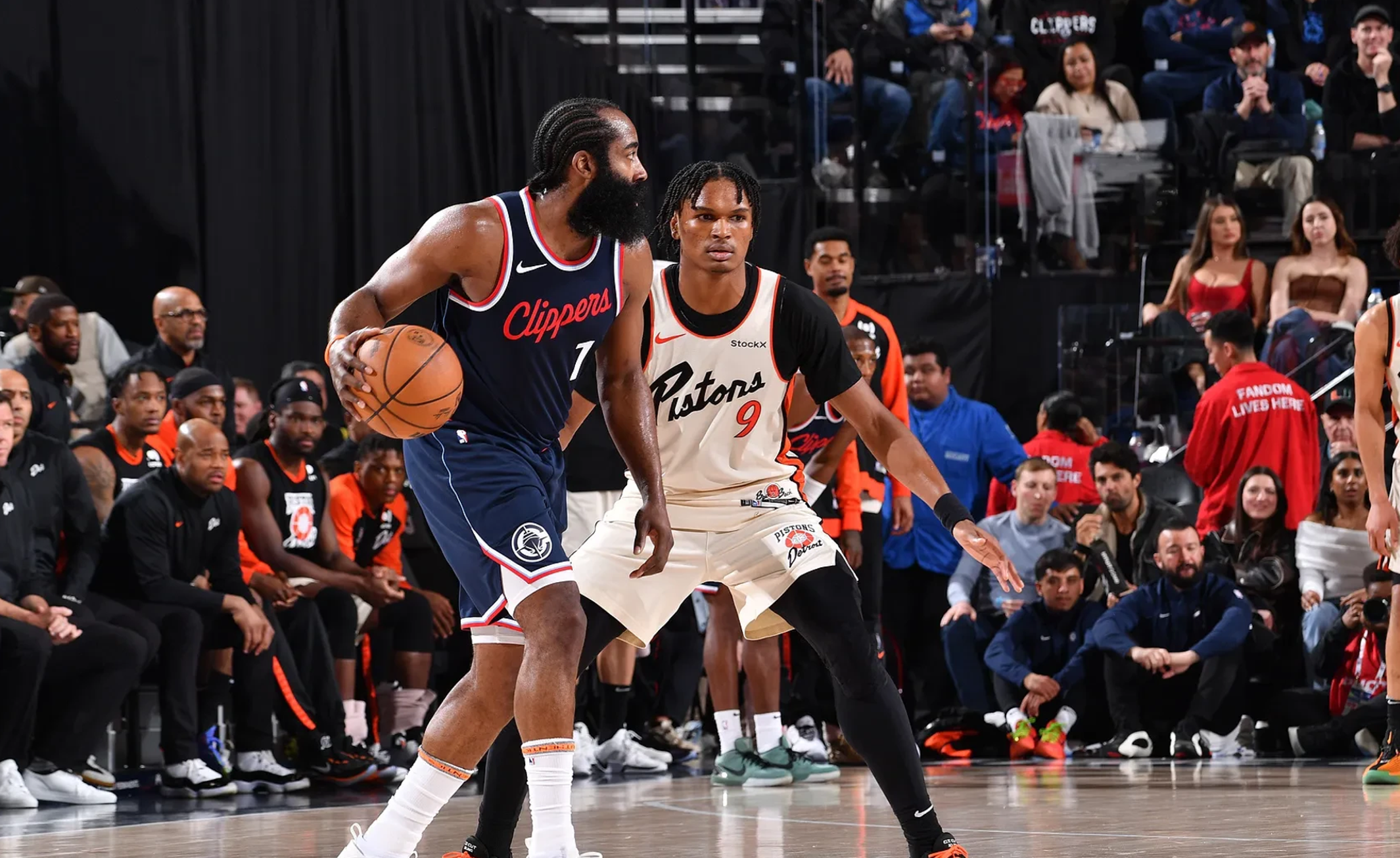 爱游戏精品手游合集哈登在西班牙队比赛中晋级下一阶段，刷新纪录引发热议！(哈登2018西决数据)