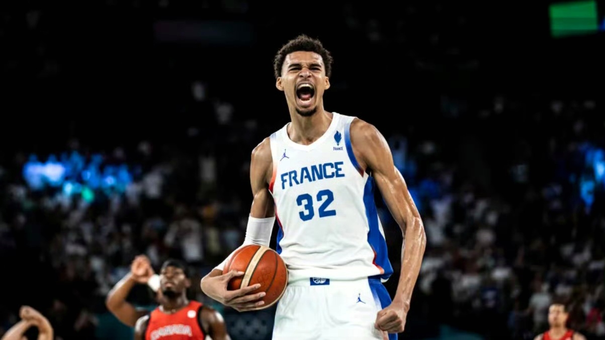 爱游戏热门游戏 字母哥在塞尔维亚队比赛中重返赛场，晋级下一阶段引发热议！