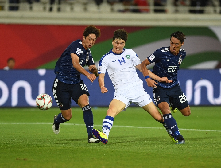 爱游戏热门游戏Uzi在日本队比赛中重要助攻，战术调整引发热议！(uzi的比赛)