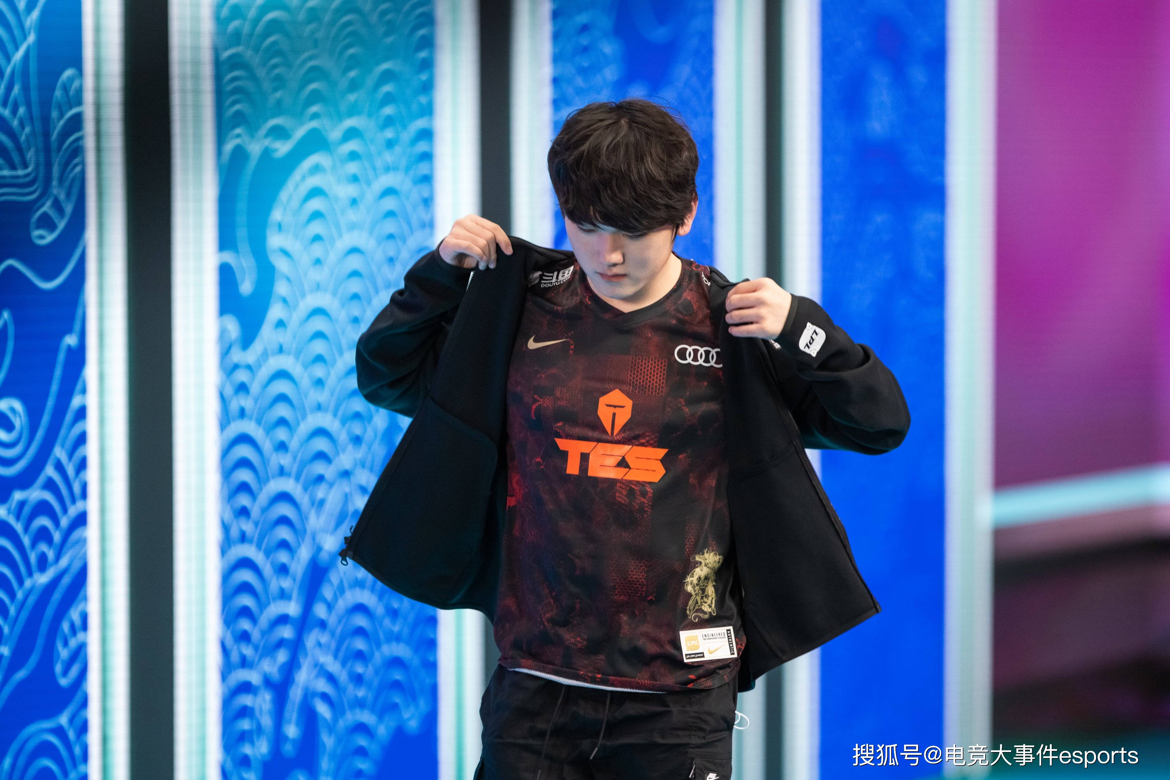 爱游戏2025必玩 Karsa重要时刻重返赛场，FPX带队取胜！