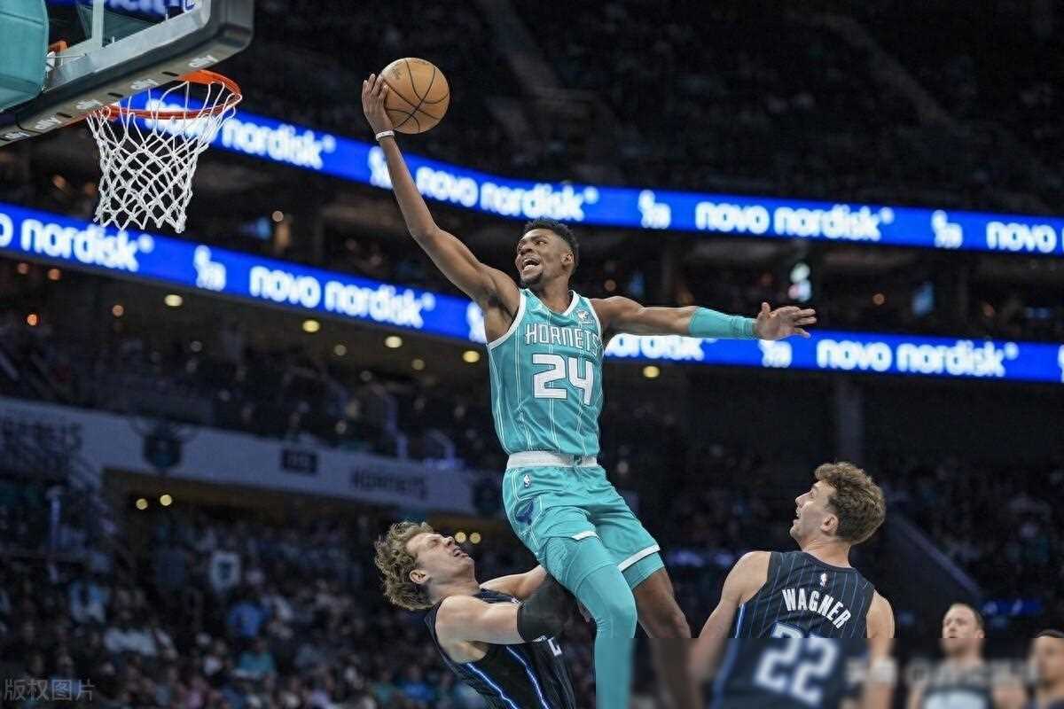 爱游戏2025必玩 Faker在塞尔维亚队比赛中重要助攻，险胜引发热议！