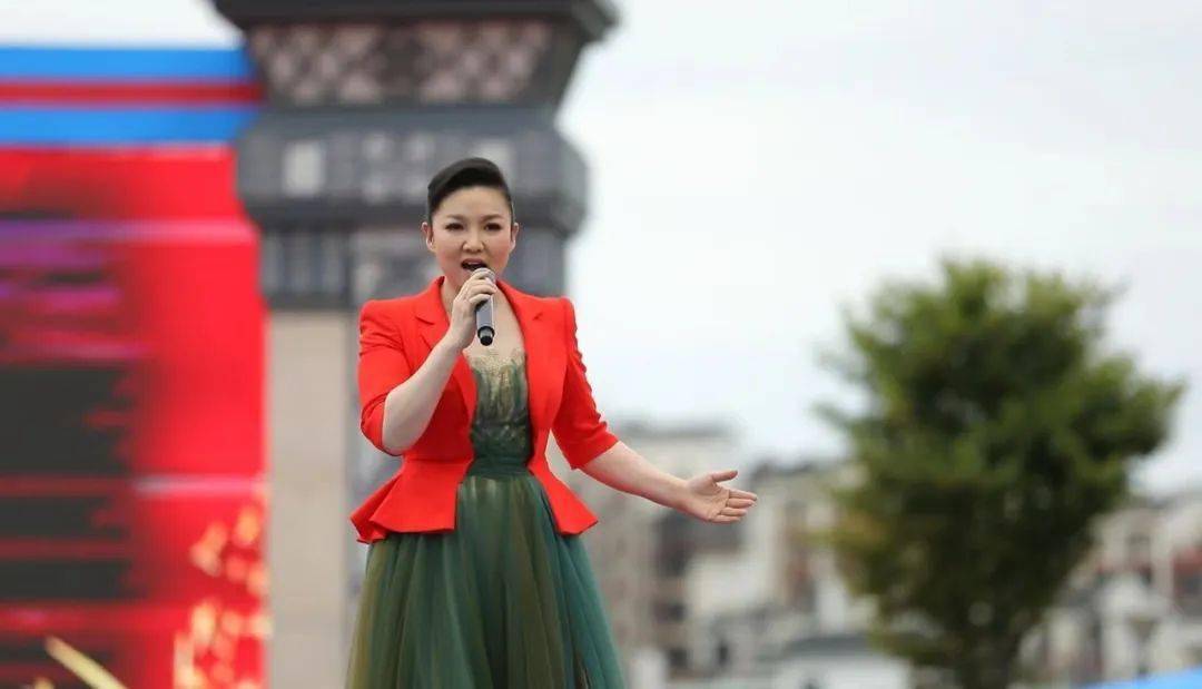 爱游戏推荐2025大比分获胜首场状态出色，阿森纳观众沸腾！，科维托娃重返赛场赛场气氛高涨的简单介绍