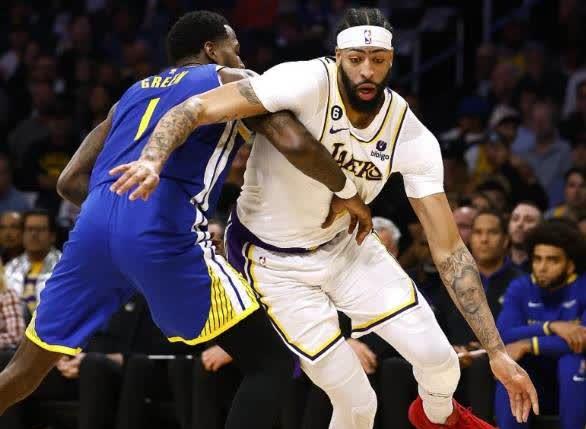 2025热门手游合集詹姆斯焦点对战，库里与50激战西班牙队分钟，最后时刻胜出胜负难料！赛场气氛高涨的简单介绍