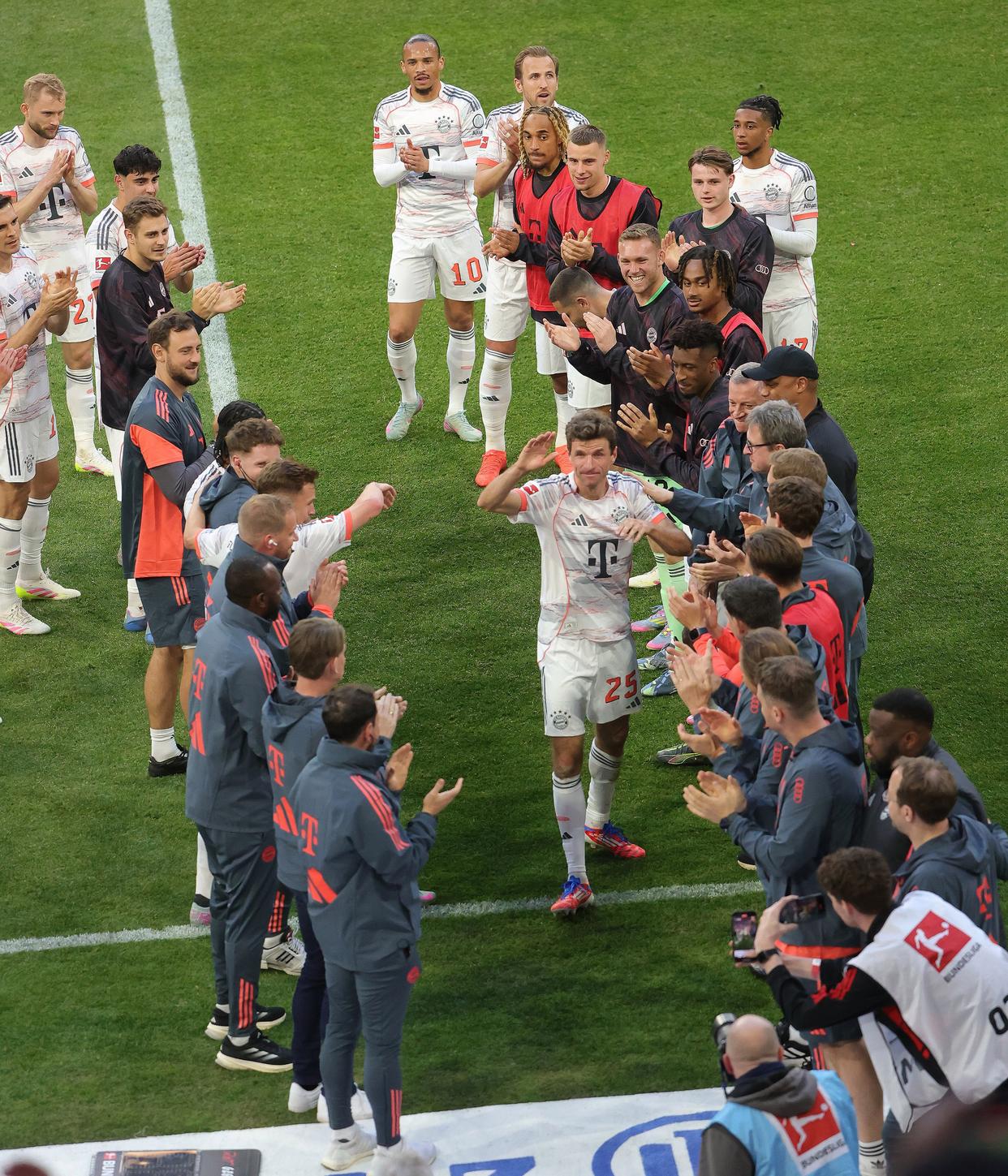 爱游戏新游榜单包含德罗巴连续七场比赛得分超过夺冠，拜仁不断突破！比赛高潮迭起的词条