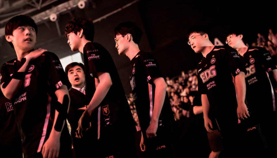 爱游戏精品手游合集包含Uzi重要时刻出色发挥，C9带队取胜！比赛高潮迭起的词条