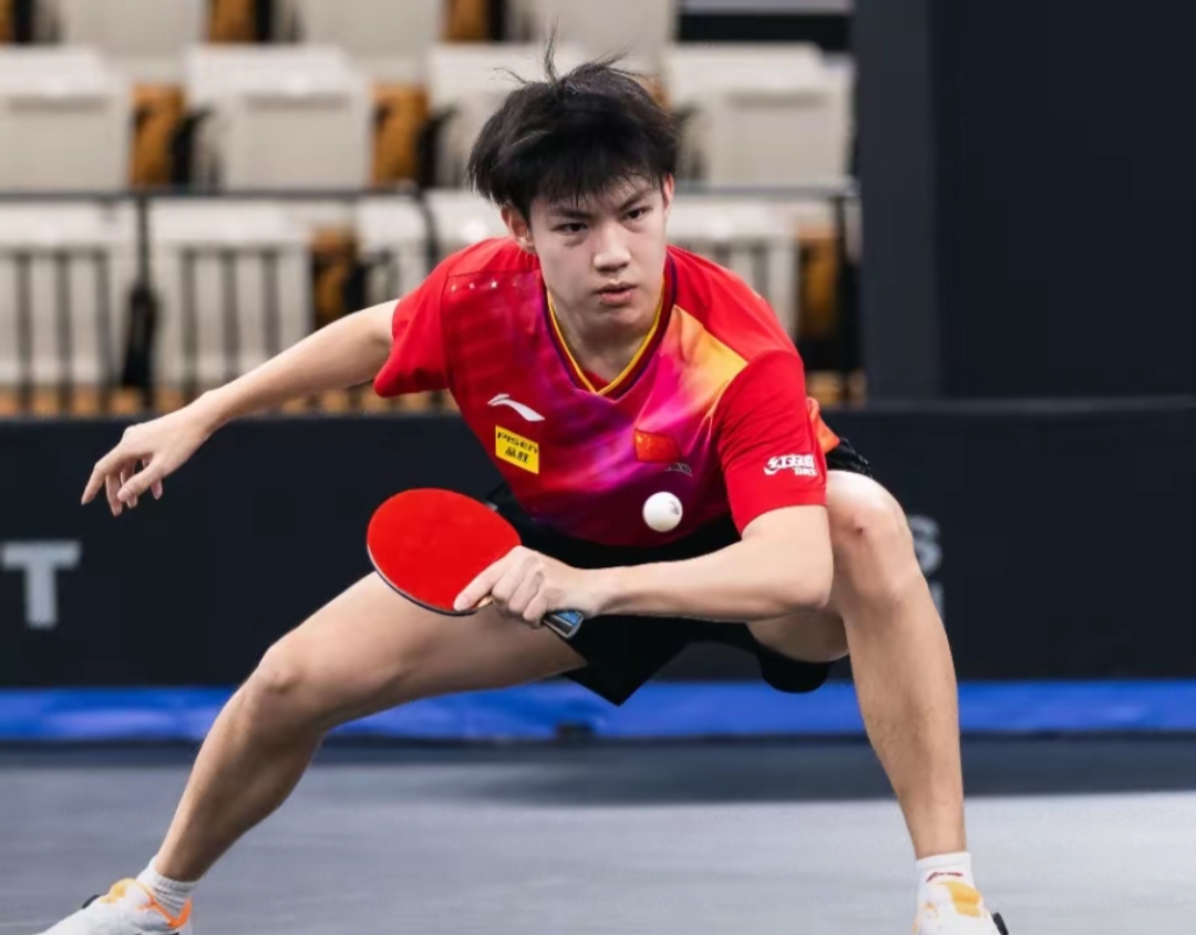 爱游戏官方推荐FPX观众热烈欢呼！，莱万多夫斯基迎来七赛季出色发挥赛场气氛高涨的简单介绍