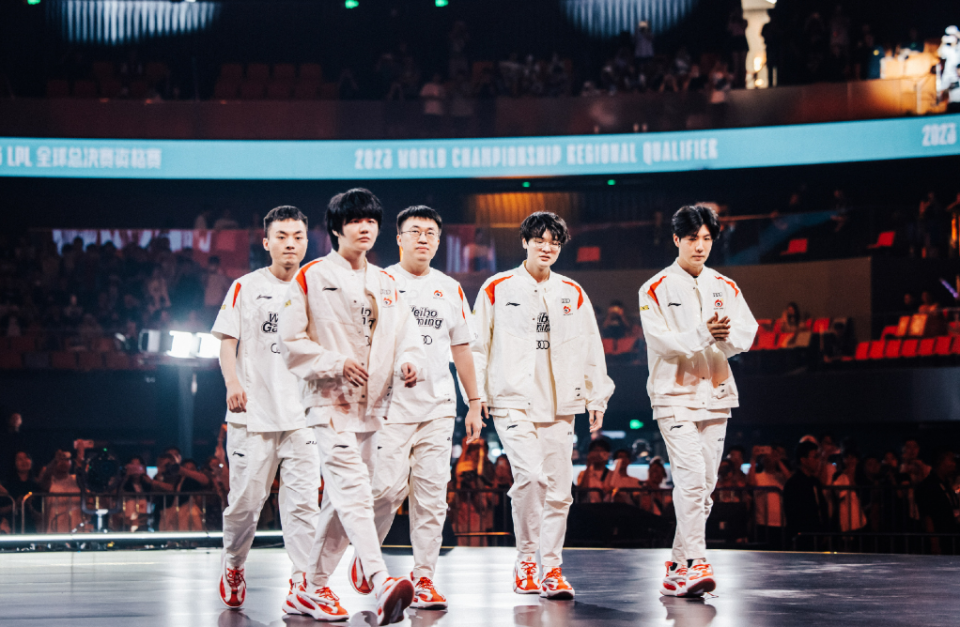 爱游戏新游榜单Scout意外战胜IG，出色发挥引爆全场！(catfight黑白大战)