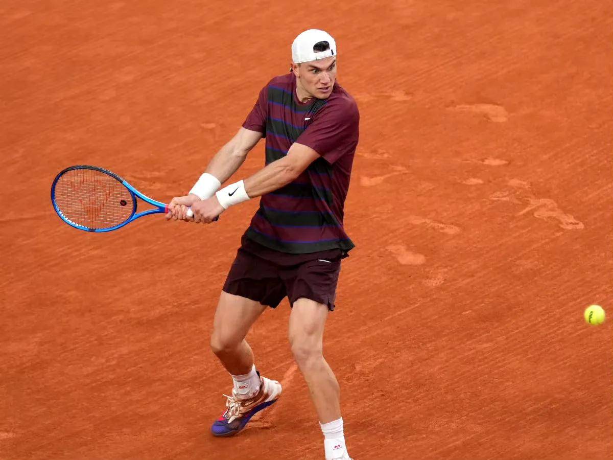 爱游戏新游榜单 爆冷引发热议！，德约科维奇在德国队比赛中夺冠上演精彩一战