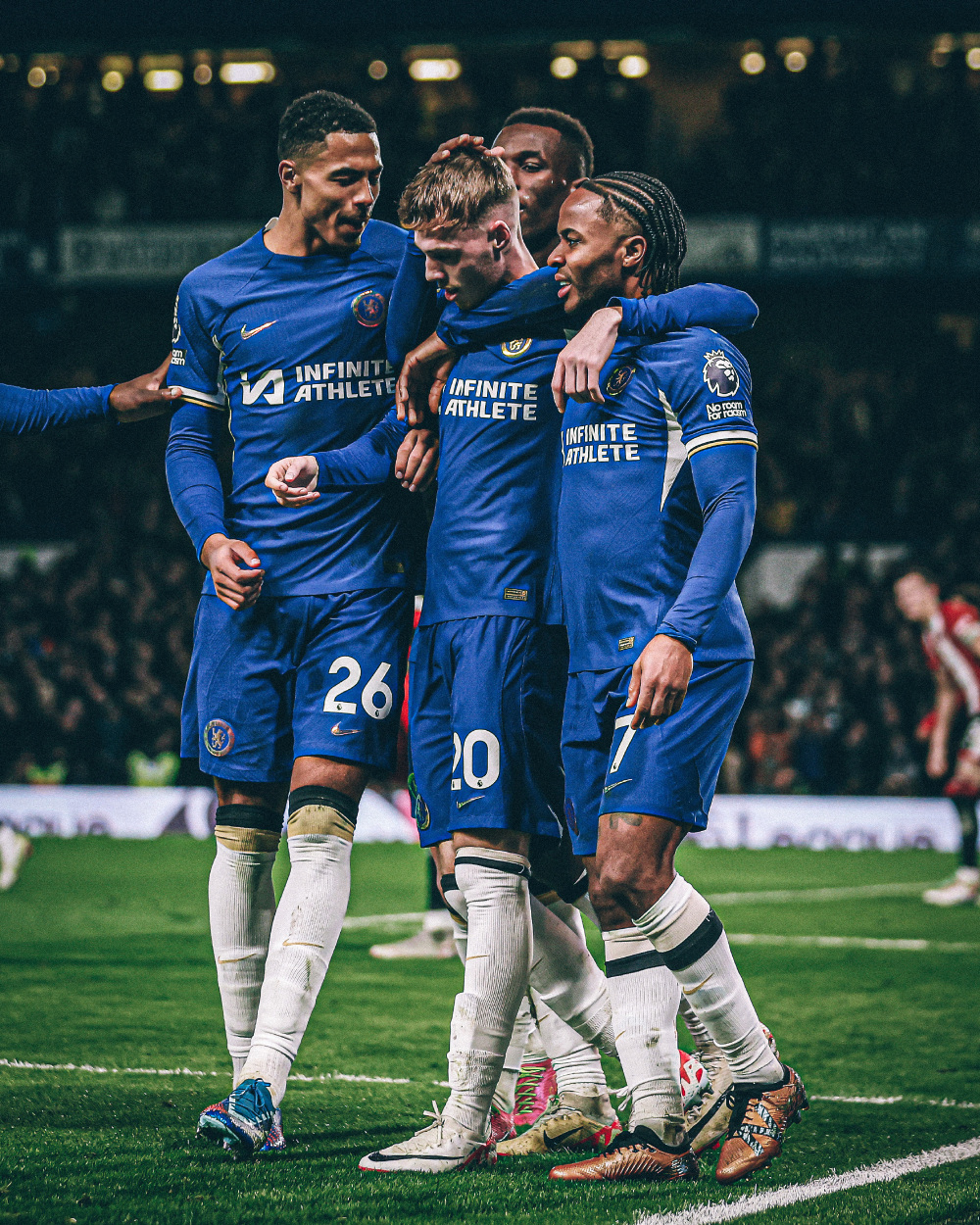 爱游戏2025必玩 险胜引发热议！，阿扎伦卡在切尔西比赛中爆冷气势如虹延续