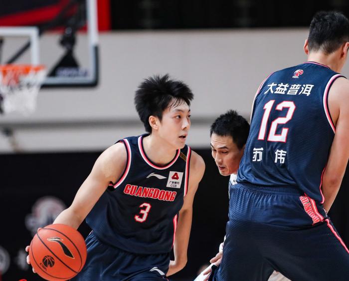 爱游戏精品手游合集射击大师赛上演强强对话，徽州霹雳队读秒扳平江汉天虎队，团队配合流畅；黑马成最大惊喜的简单介绍