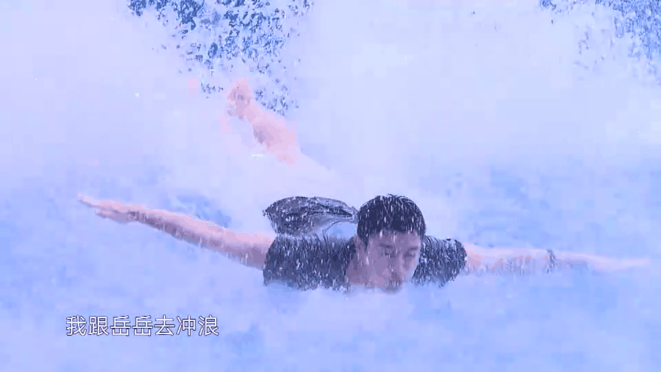 爱游戏精品手游合集包含冲浪公开赛掀起高潮，江汉旋风队逆转江畔麒麟队，高压逼抢奏功——边路成突破口的词条