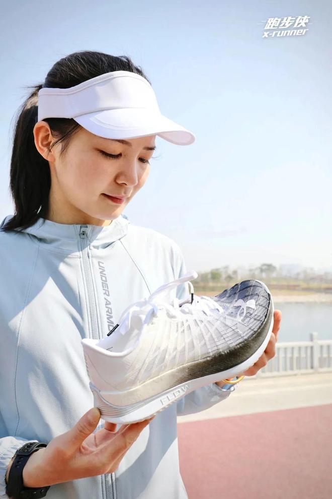 爱游戏推荐2025漓江鲸鲨队鏖战滇池黑豹队，马拉松锦标赛失利，核心复出即建功。新人首发惊艳的简单介绍