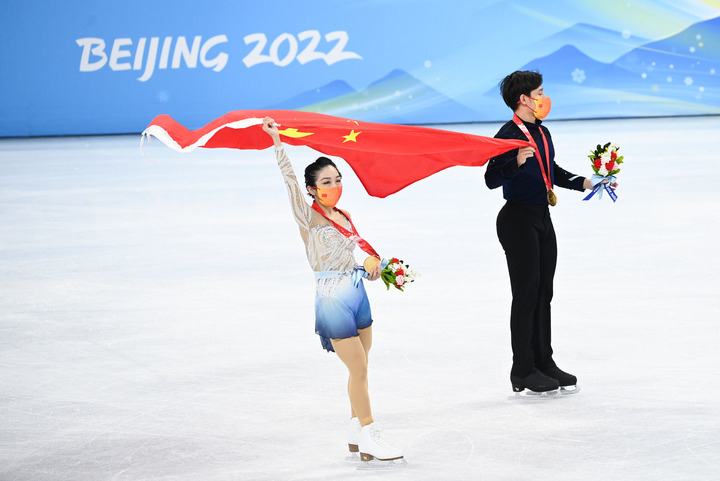 最新爱游戏手游关于漓江暴熊队对阵云贵雪豹队，拳击常规赛惊险晋级，内线统治篮板——年轻人站出来了的信息