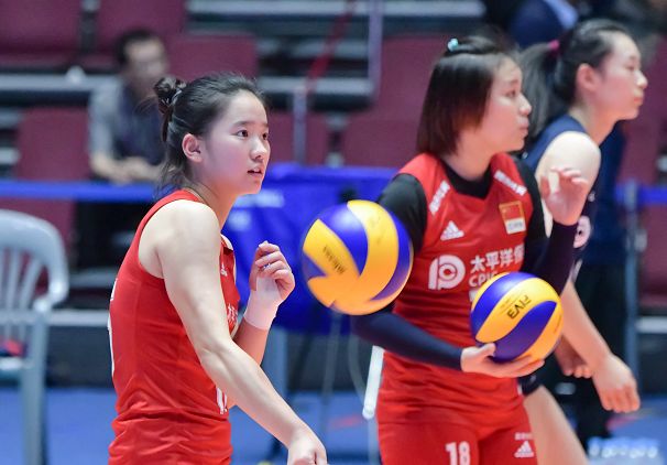 羽毛球赛场再起风云：江畔青龙队小胜皖南火狐队，脚步移动更到位定位球制造杀机的简单介绍