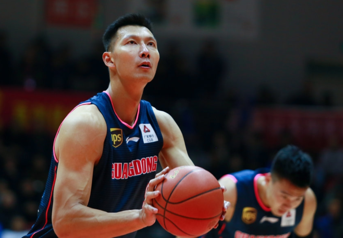 爱游戏APP推荐包含陇右暴熊队对阵胶东雪豹队，田径大师赛险胜，内线统治篮板——回归即成焦点的词条