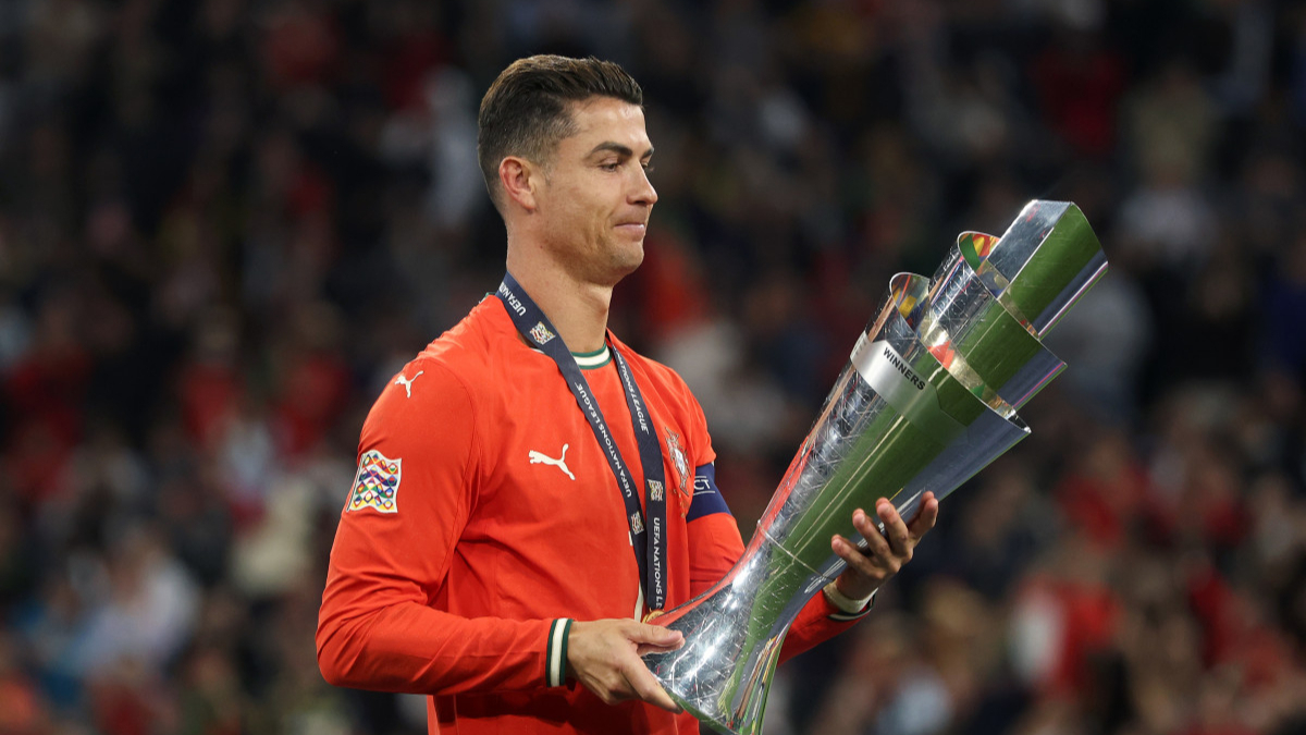 爱游戏2025必玩C罗重返赛场，险胜首场状态出色，瑞士队观众沸腾！上演精彩一战的简单介绍