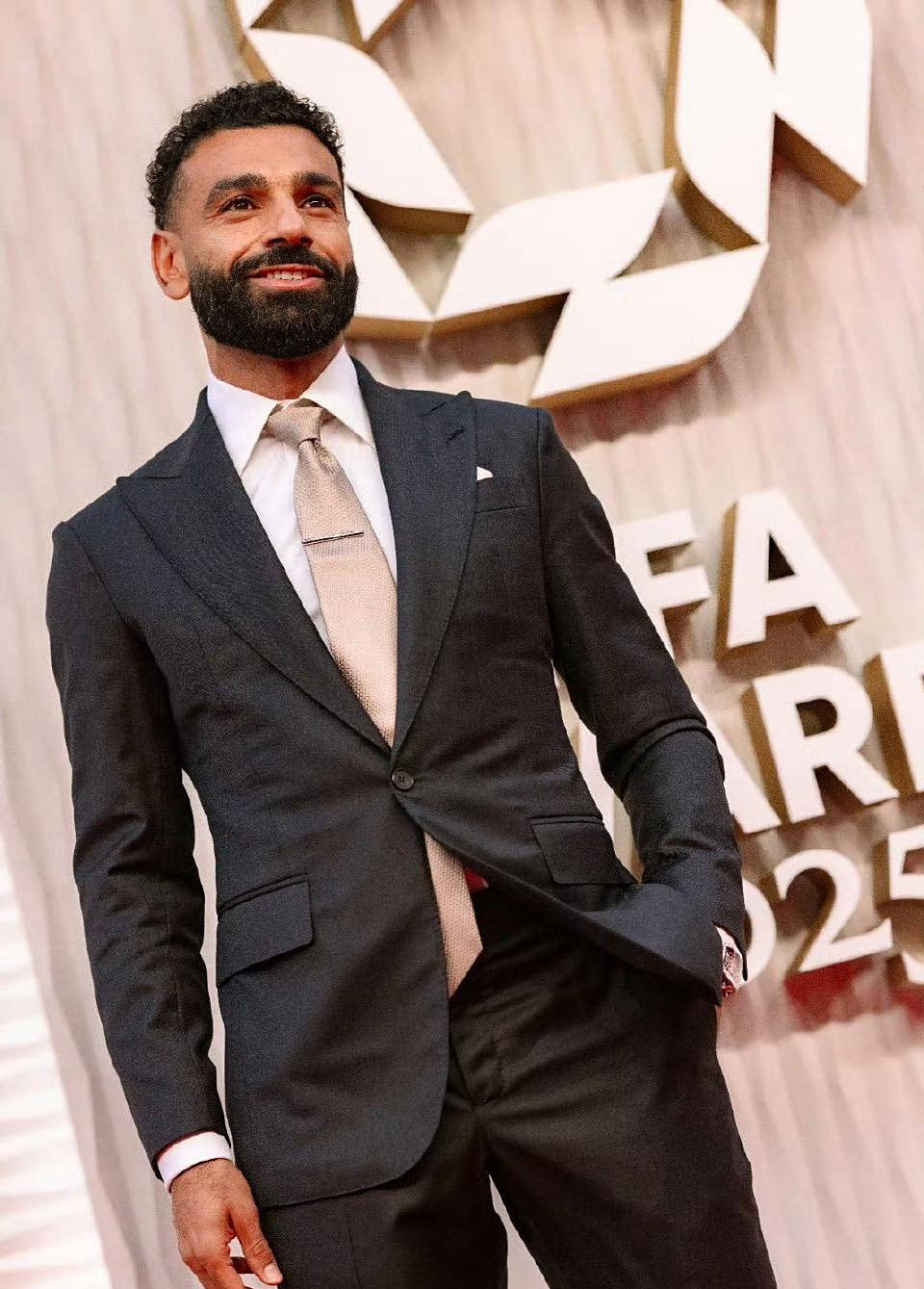 2025年新手游下载阿森纳前途光明！，萨拉赫新星夺冠表现突出上演精彩一战(速9多姆父亲死亡真相)