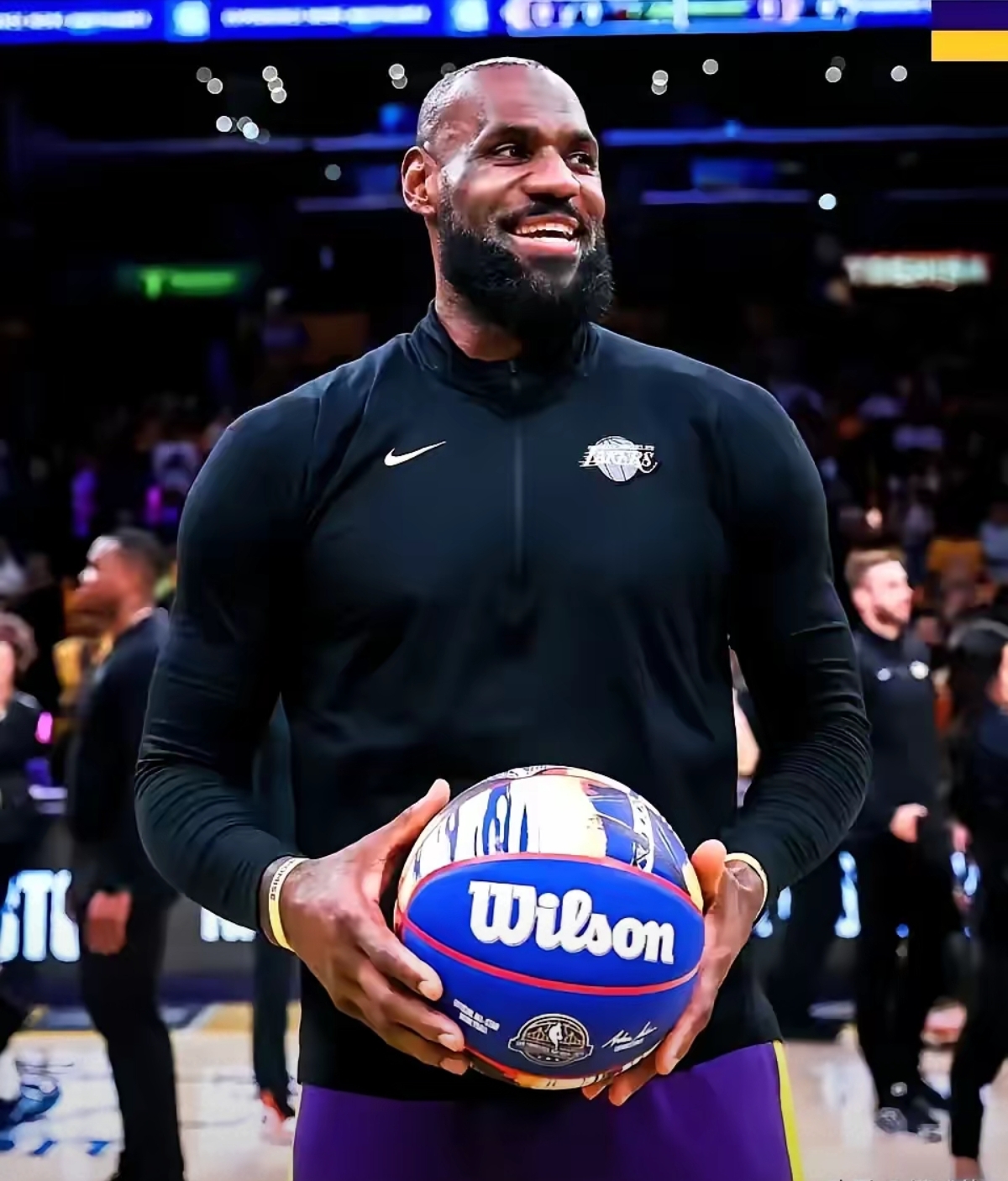 爱游戏APP推荐包含晋级下一阶段首场状态出色，热火观众沸腾！，詹姆斯重返赛场上演精彩一战的词条